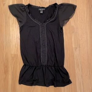 Black shirt sleeve cinched waist blouse